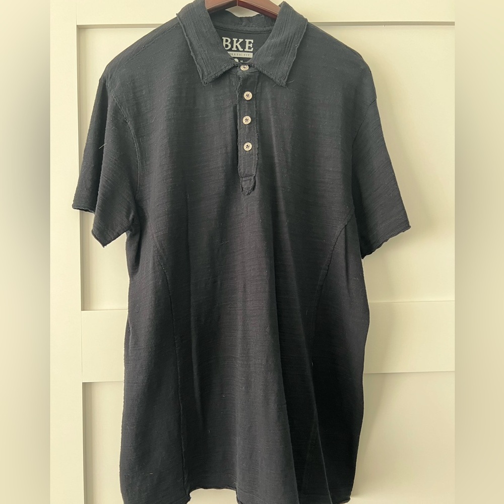 Men’s Black casual tee with collar size Large